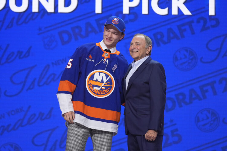 Islanders donating to open a child support center in honor of Matthew Schaefer's late mother